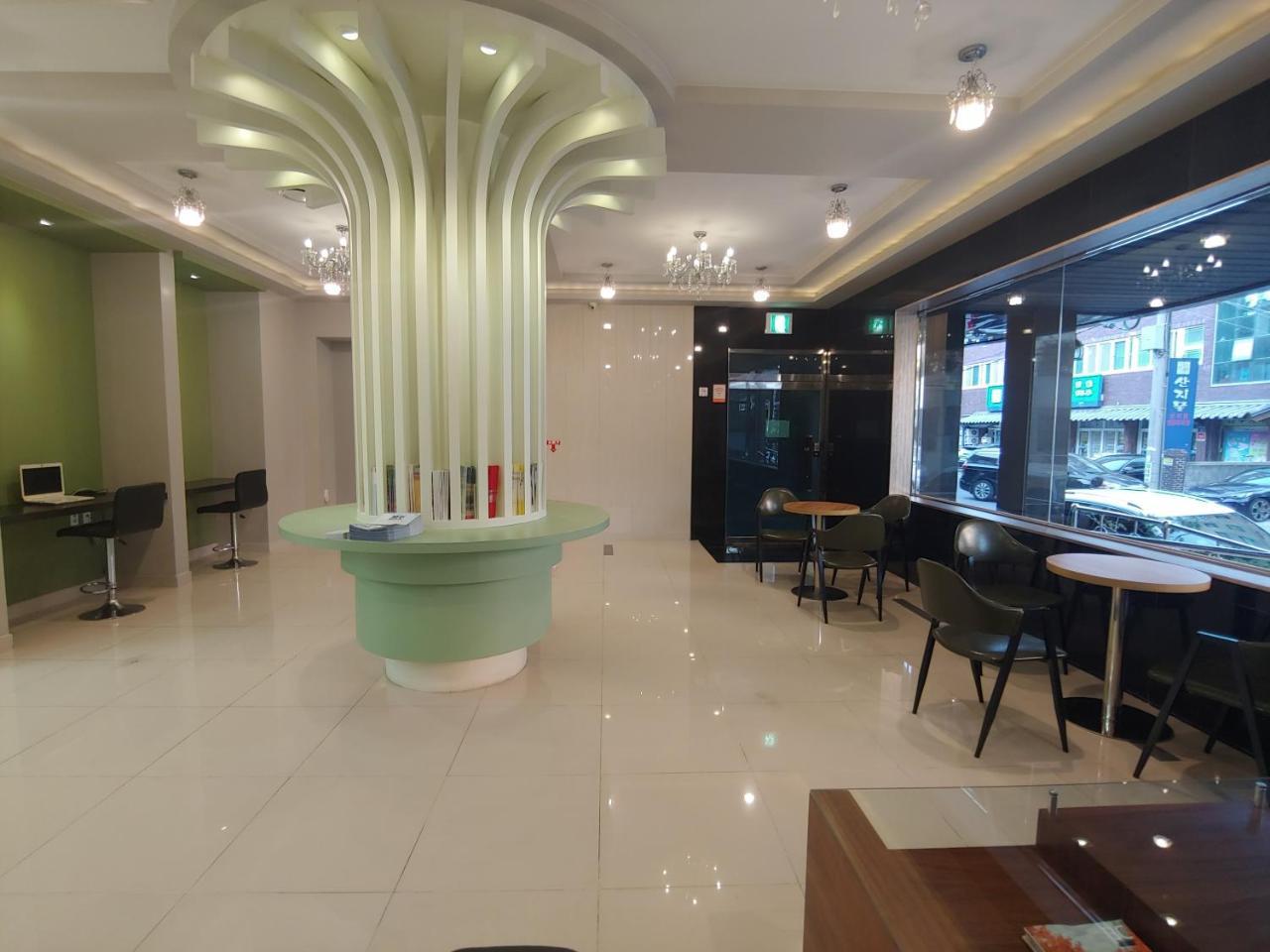 Gallery Hotel Bnb Jeju Exterior foto